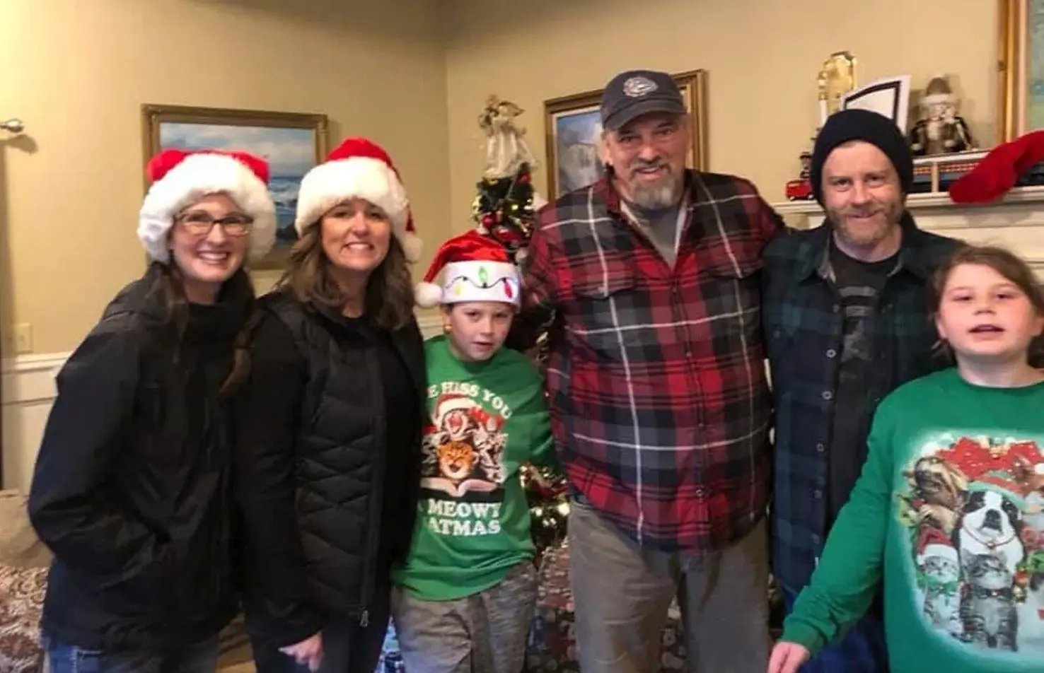 Family posing with Cancer Can't volunteer at Christmas toy drive